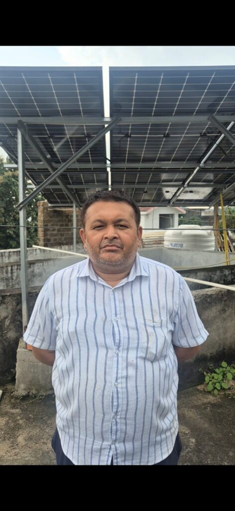 सौर ऊर्जा को अपनाकर राहुल ने ऊर्जा आत्मनिर्भरता और पर्यावरण संरक्षण की दिशा में बढ़ाया कदम