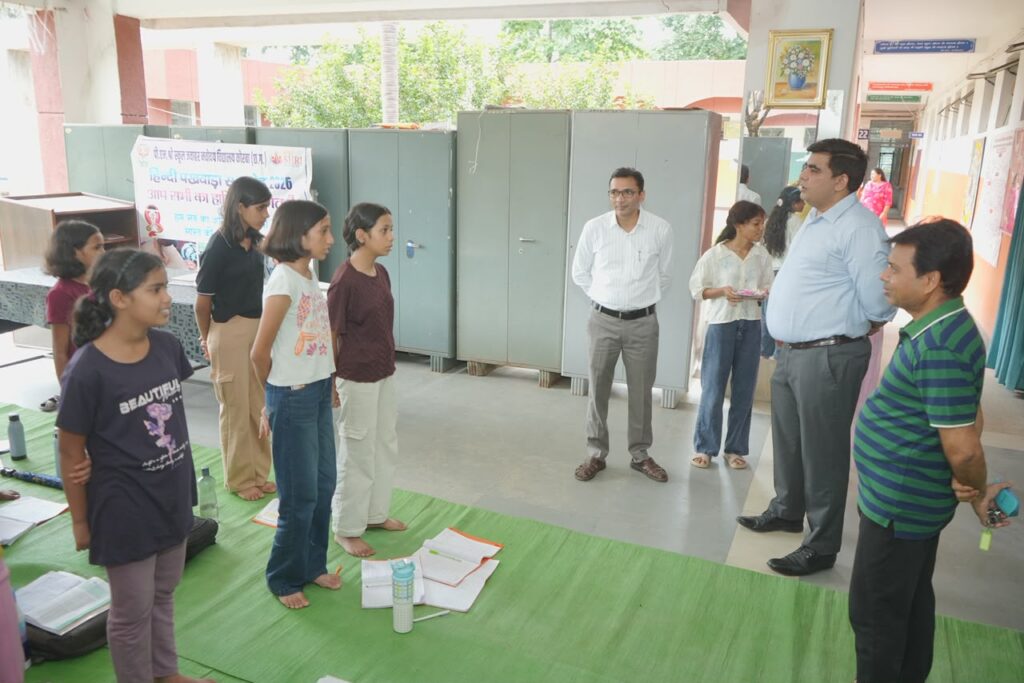 जवाहर नवोदय विद्यालय छुरी में कलेक्टर ने विद्यार्थियों से किया संवाद