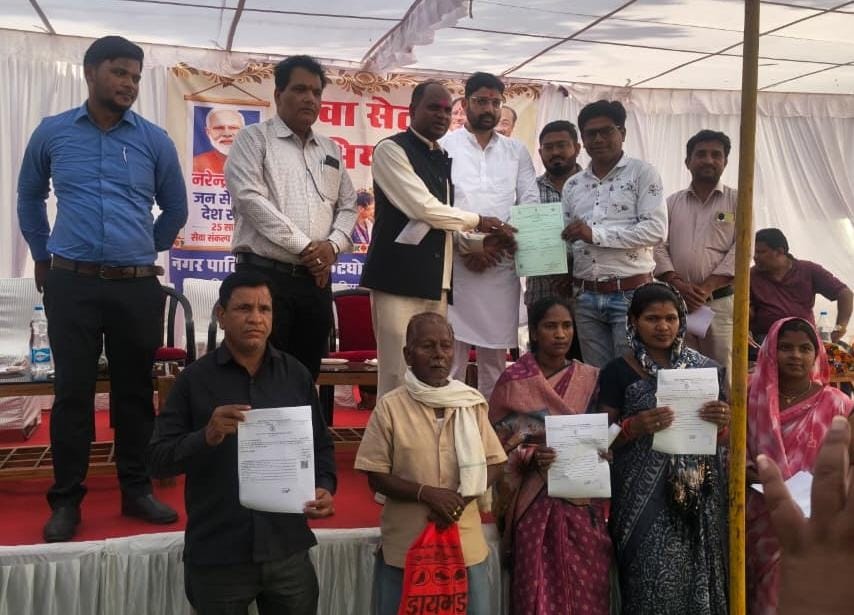 सेवा सेतु शिविर से नागरिकों को मिली राजस्व सेवाओं की जानकारी और दस्तावेज