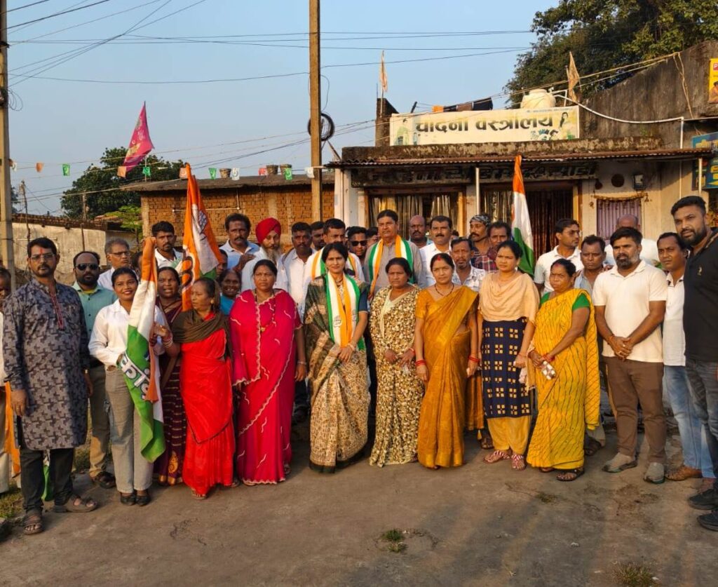 कुसमुंडा ब्‍लाॅक कांग्रेस कमेटी द्वारा मुख्‍य चुनाव आयुक्‍त ज्ञानेश कुमार को पद से हटाने के लिए किया गया प्रदर्शन